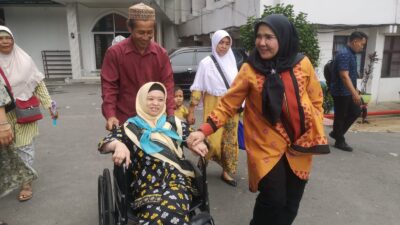 Walikota Eva Dwiana Lepas 225 orang Calon Jamaah Umrah