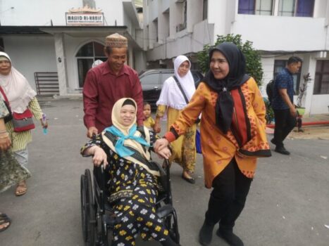 Walikota Eva Dwiana Lepas 225 orang Calon Jamaah Umrah