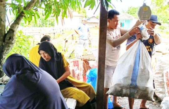 Cara Bank Sampah Maja Bersama Mengatasi Masalah Sampah di Pesisir Lampung Selatan