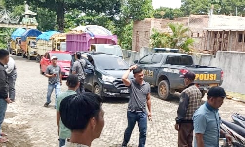 Perusahaan tak Patuhi Kesepakatan Mengenai Harga, Petani Singkong Bawa Puluhan Ton Singkong ke kantor DPRD Lampung Utara