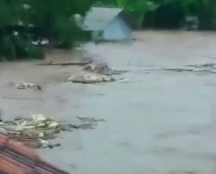 Unila Turunkan Tim Teknik Sipil untuk Bantu Atasi Banjir di Lampung