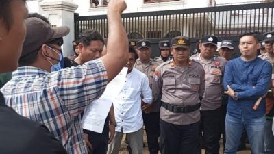 Tuntut Fasilitas Umum, Warga Dua Perumahan Lampung Utara Unjuk Rasa di Kantor kantor PT Matrix Center Group