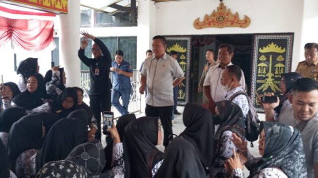 Keringatnya hanya Dihargai Rp200 Ribu, Ratusan Guru Honorer Lampung Utara Minta Diprioritaskan dalam Penerimaan P3K