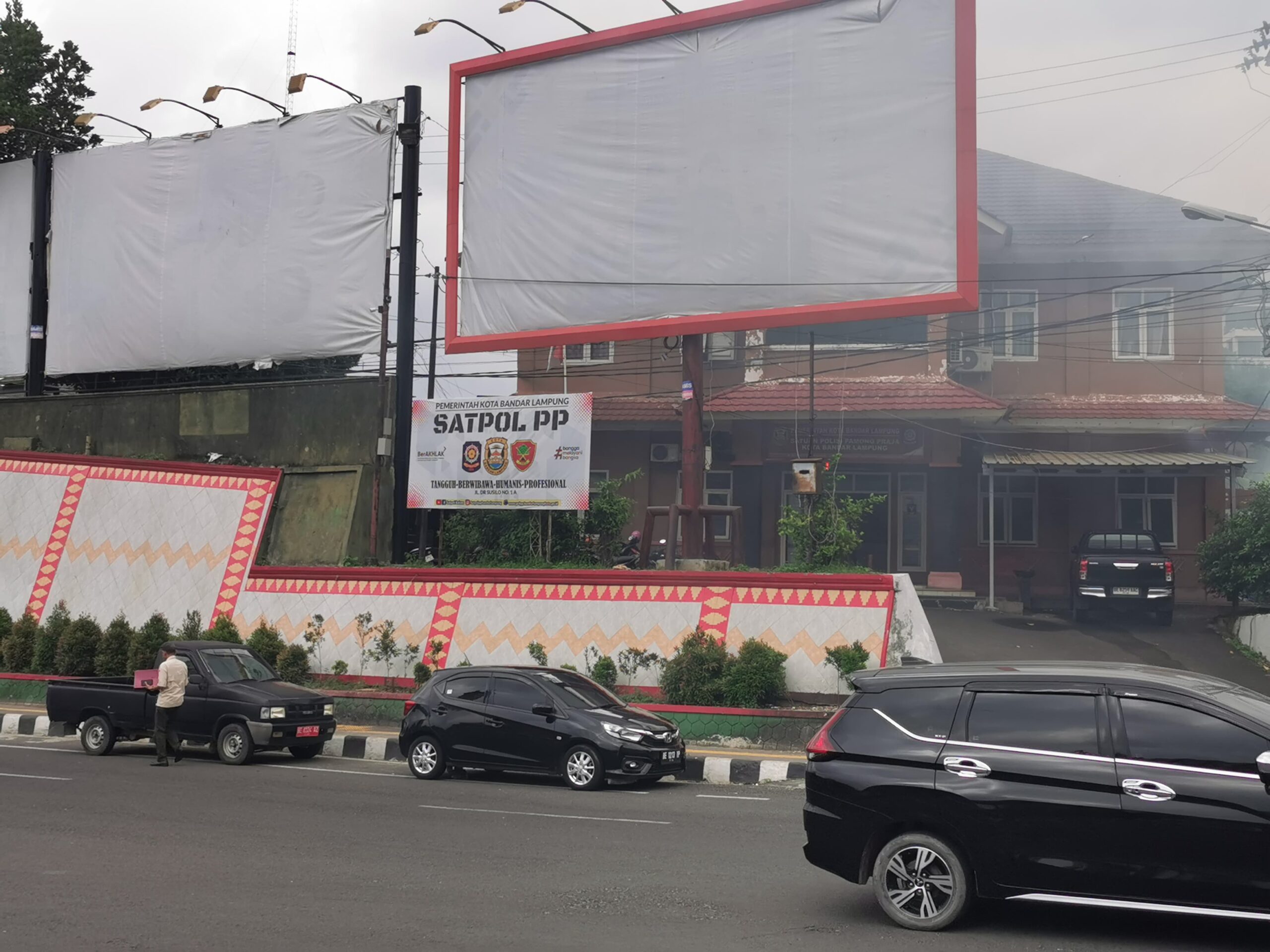 Berada Tepat di depan Kantor Pemkot Bandarlampung, Kondisi Kantor Pol PP Memprihatinkan