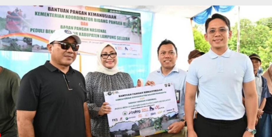 Korban Banjir di Tiga Kecamatan di Lamsel Terima Bantuan