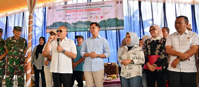 Menko Bidang Pangan RI Salurkan Bantuan Bibit Pertanian dan Bahan Pangan Untuk Korban Banjir di Lampung Selatan