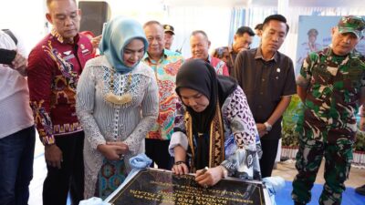 Walikota Eva Dwiana Resmikan Empat Gedung Baru SDN dan SMPN