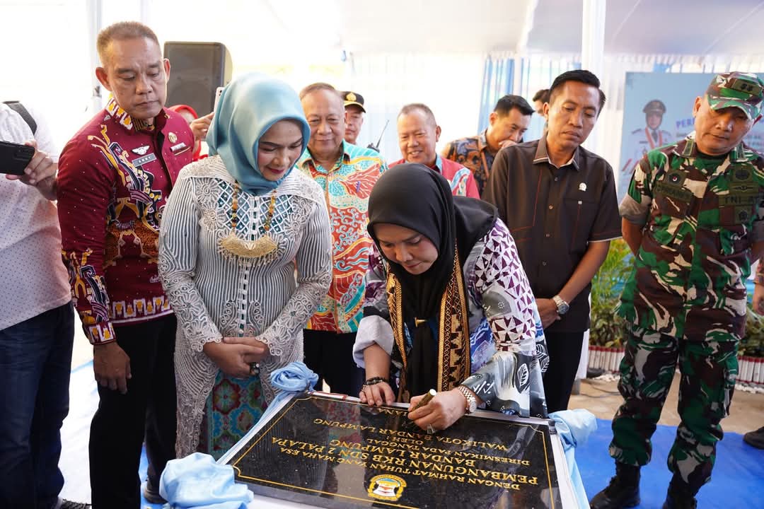 Walikota Eva Dwiana Resmikan Empat Gedung Baru SDN dan SMPN
