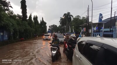 PT Pelindo Panjang Tutup Drainase, Jalan Yos Sudarso Banjir