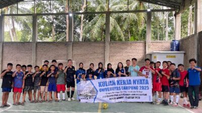 Mahasiswa KKN Universitas Lampung Gelar Gathering Futsal di GOR Desa Buah Berak