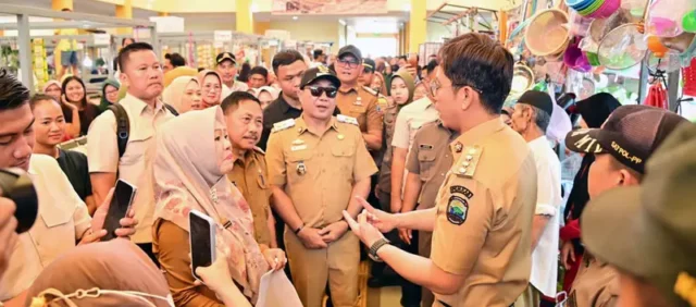 Hari Pertama Kerja Usai Retret, Bupati Radityo Egi Pratama Langsung Inspeksi ke Pasar Natar