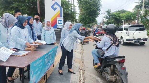 Bank Lampung Berbagi Takjil di Seluruh Kantor Operasional Selama Ramadhan