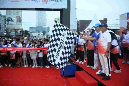 Pj. Gubernur Samsudin Lepas Ribuan Peserta Lomba Lari Bank Lampung Run 2025 dalam Rangka HUT ke-59
