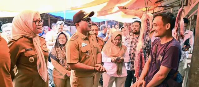 Jelang Ramadan, Wabup Syaiful Pantau Ketersediaan dan Harga Bahan Pokok di Pasar Inpres Kalianda