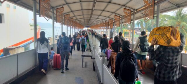 H-5 Lebaran 2025, Pemudik Pejalan Kaki Asal Pulau Jawa Padati Pelabuhan Bakauheni