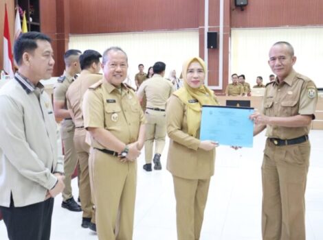 Sekdakot Bandarlampung Serahkan 278 Ribu SPPT PBB kepada 20 Kecamatan