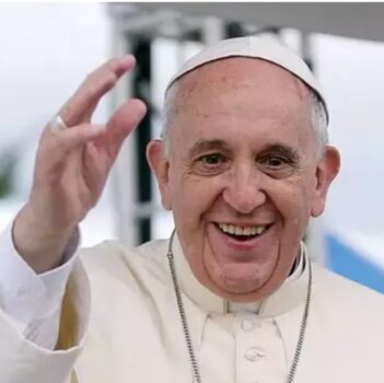 Pemimpin Tertinggi Katolik Paus Fransiskus Meninggal Dunia