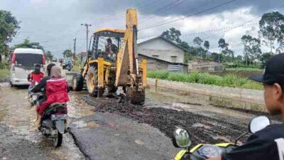 Gubernur Mirza Prioritaskan Perbaikan Jalan Liwa–Batas Sumsel untuk Kelancaran Masyarakat Berlebaran