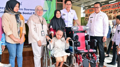 Bupati Egi Salurkan Bantuan ATENSI dari Kemensos RI kepada 102 PPKS di Kecamatan Natar