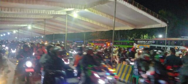 Pemudik Motor Menumpuk di Bakauheni, Suara Klakson dan Bising Knalpot Bersahutan