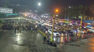 Malam Puncak Arus Balik: Pelabuhan Bakauheni Padat, Antrean Kendaraan Mengular Hingga 3,5 Km