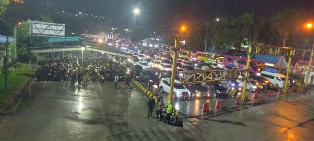 Malam Puncak Arus Balik: Pelabuhan Bakauheni Padat, Antrean Kendaraan Mengular Hingga 3,5 Km