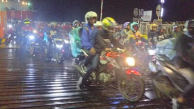 Puncak Arus Balik Kendaraan Pemudik Membeludak, Bakauheni Aktifkan 3 Dermaga Skema TBB