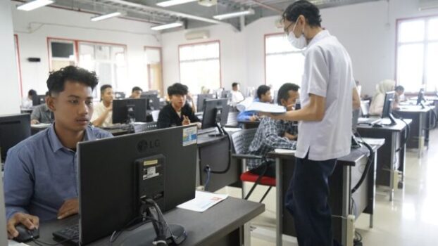 UTBK Hari Pertama di Itera Berjalan Lancar, Rektor Beri Semangat Peserta Sebelum Ujian