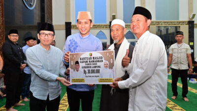 Tim Pemprov Lampung Safari Ramadan ke Masjid Agung Kalianda