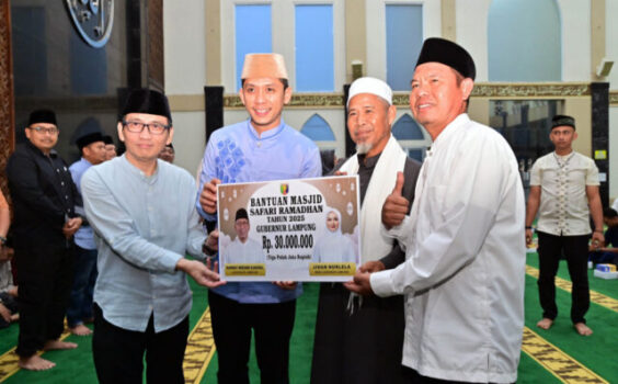 Tim Pemprov Lampung Safari Ramadan ke Masjid Agung Kalianda