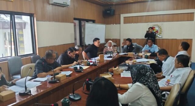 Rapat Dengar Pendapat DPRD-KPU Lampung Utara seperti Presentasi Mahasiswa