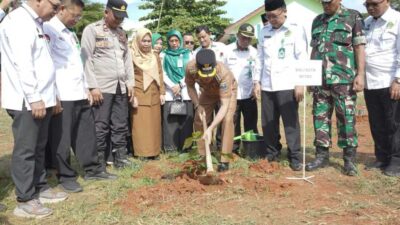 Wali Kota Metro Hadiri Peringatan Hari Bumi dan Penanaman 1 Juta Pohon Matoa