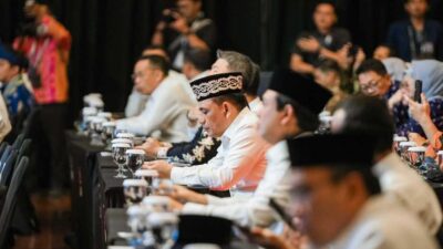 Wali Kota Metro dan Ketua TP PKK Metro Ikuti Munas VII APEKSI di Surabaya