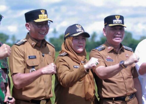 Walikota Metro Panen Raya Padi Bersama Gubernur Mirzani Djausal