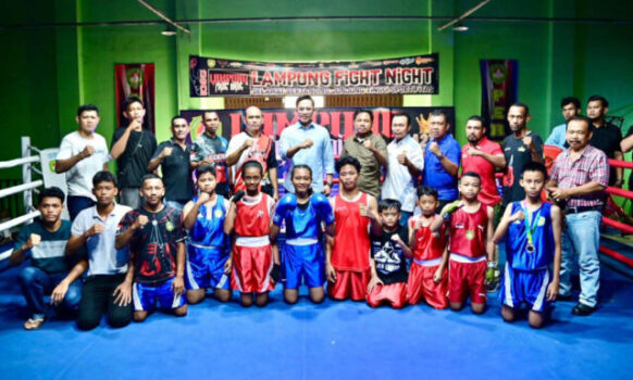 Bupati Egi Hadiri Final Kejuaraan Tinju Lampung Fight Night 2025
