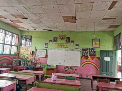 Plafon Ruang Kelas Rusak, Wali Murid SDN 1 Rawalaut Bandar Lampung Kecewa.