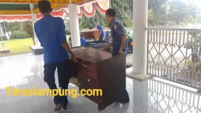 Pengadaannya Kembali Gagal, Pegawai Dinas Pemadam Kebakaran Lampung Utara Terpaksa Duduk di Sembarang Tempat