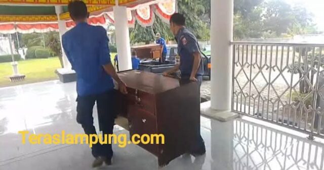 Pengadaannya Kembali Gagal, Pegawai Dinas Pemadam Kebakaran Lampung Utara Terpaksa Duduk di Sembarang Tempat