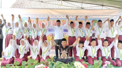MI Darul Muttaqien Putra Buyut Gelar Tasyakuran dan Pelepasan Siswa Kelas VI