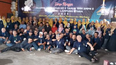 Tangis Haru Warnai Reuni Alumni SMPN 7 Kotabumi Tahun 1984
