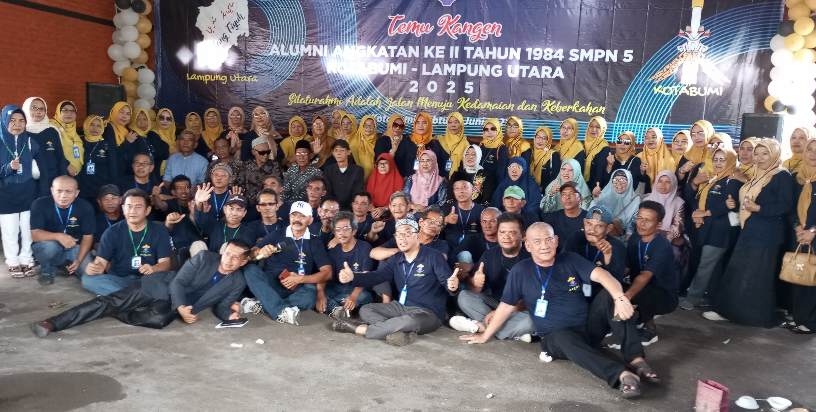 Tangis Haru Warnai Reuni Alumni SMPN 7 Kotabumi Tahun 1984