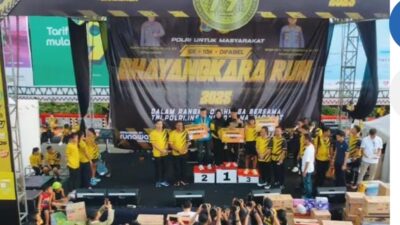 Ikuti Bhayangkara Run, Walikota Eva Dwiana Berikan Hadiah ke Pejalan sehat Kategori Difable Insipiratif