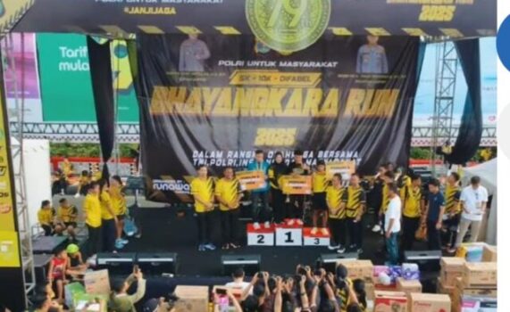 Ikuti Bhayangkara Run, Walikota Eva Dwiana Berikan Hadiah ke Pejalan sehat Kategori Difable Insipiratif