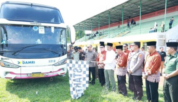 Wakili Bupati Lampura, Asisten I Lepas Jemaah Calon Haji Kloter 2