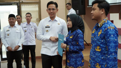 Serahkan SK Pengangkatan CPNS dan PPPK 2024, Ini Pesan Bupati Egi