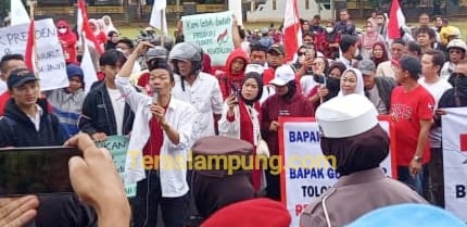Tuntut Direlokasi ke Eks Ramayana, Puluhan Pedagang Pasar Dekon Lampung Utara Berunjuk Rasa