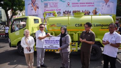 Bank Lampung Serahkan Hibah Satu Unit Mobil Sedot Limbah Domestik Senilai Rp656 Juta Lebih