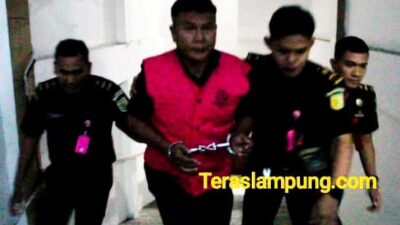 Tersangkut Kasus Dugaan Korupsi Lapangan Bola, Eks Kepala Desa Sekipi Ditahan Kejaksaan Lampung Utara