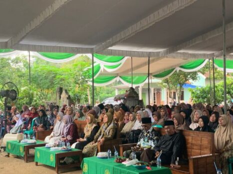 Hadiri Pengajian Akbar, Nunik Ajak Warga Tetap Optimis dan Dorong Pemerintah Daerah Dukung Pelaku UMKM