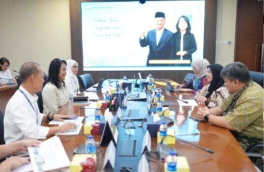 Wali Kota Eva Dwiana dan Wamen PU Bahas Banjir dan Infrastruktur